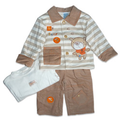 10007 Костюм для мальчика Nannette:кофта трикотажная на флисе с пуговицами, брюки с х/б подкладкой на резинке, футболка с длинными рукавами.